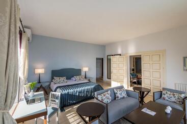 بنسيون La Demeure