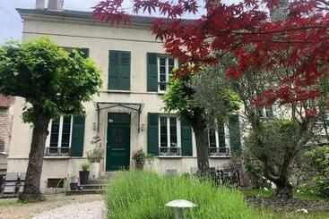 ベッドアンドブレックファースト Villa Eugénie Melun