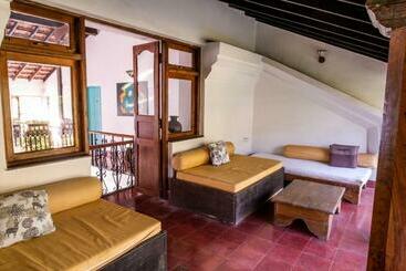 هتل Island House Goa