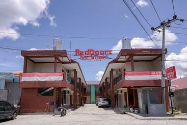 בית מלון כפרי Reddoorz Syariah Near Bukit Teletubbies Padangsidempuan