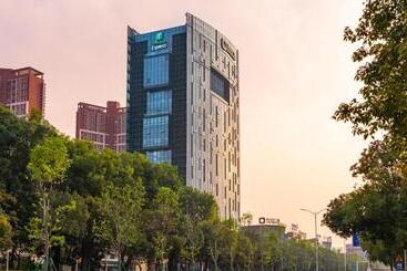 Отель Holiday Inn Express Yangjiang City Center, An Ihg