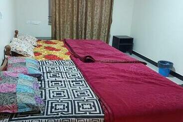 فندق Jack N Jill Holidays Inn