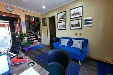 بنسيون Hostal Aries