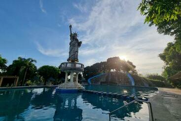 Libertyland Waterpark Resort By Cocotel