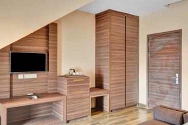 Отель Oyo 82442 The Galaxy Resorts