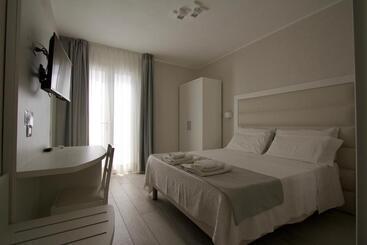 膳宿费 La Guitgia Rooms