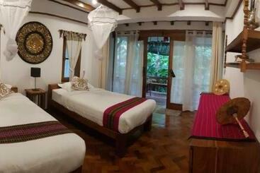 هاستل Cottage House