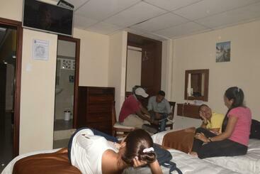 هاستل Olan´s Hotel Group