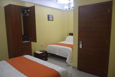 هاستل Olan´s Hotel Group