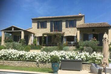 Bed and Breakfast Oustau De Piera