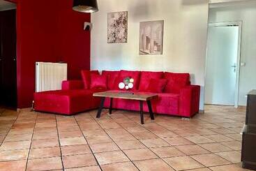 Mc Queen Rooms & Apartments