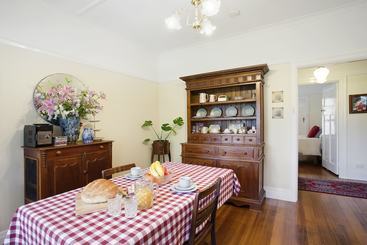 هتل Adeline Bed And Breakfast