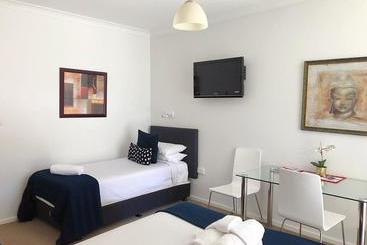 هتل Canberra Short Term & Holiday Accommodation