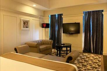 בית מלון כפרי Crown Garden