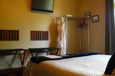 Отель Holly Homestead B&b