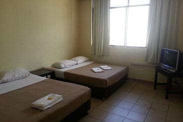 فندق Iskandar Sinsuran Guesthouse