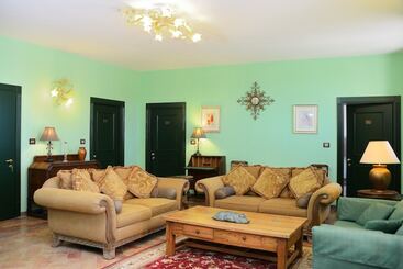 Boutique Hotel Leone