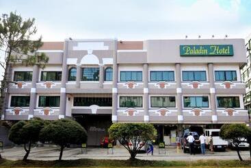 Отель Paladin