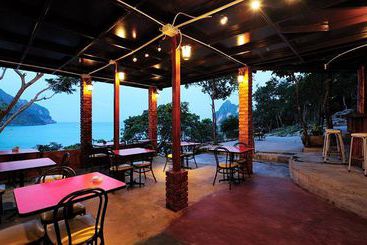هتل Phuphaya Seaview Resort  Adults Only