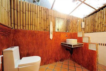 هتل Phuphaya Seaview Resort  Adults Only