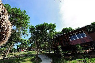 هتل Phuphaya Seaview Resort  Adults Only
