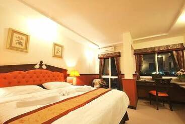 فندق The Airport Greenery