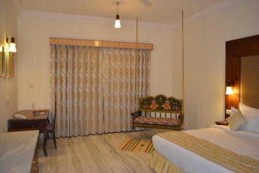 Отель The Pratap Palace