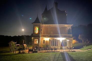 تختخواب و صبحانه Chateau Vary
