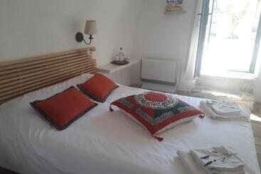 بنسيون Une Nuit Au Village   Chambre D Hôtes De Charme