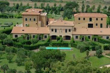 Хостел Casale Di Tormaggiore Villa And Country Suites