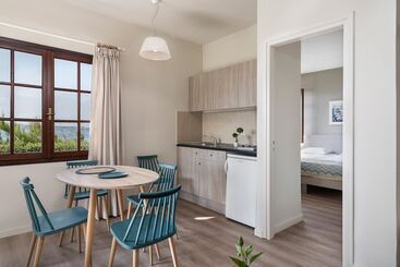 בית מלון כפרי Alianthos Suites