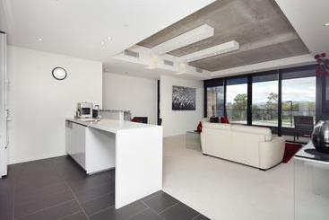 هتل Apartments By Nagee Canberra  Formerly Nagee Prest