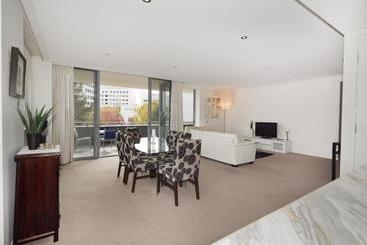هتل Apartments By Nagee Canberra  Formerly Nagee Prest