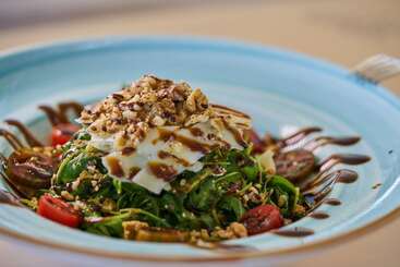 هتل Avantis Suites