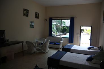 בית מלון כפרי Beach Club Resort