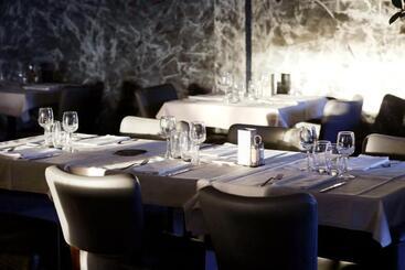 Отель The Originals City, Hôtel Le Causséa, Castres