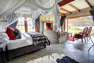 هتل Madi Madi Karoo Safari Lodge