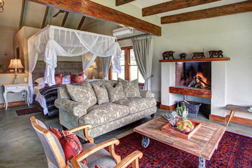 هتل Madi Madi Karoo Safari Lodge