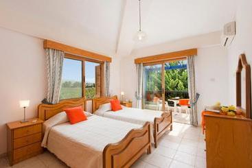 هتل Panareti Coral Bay Resort