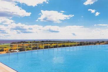 בית מלון כפרי Ramada By Wyndham Tekirdağ