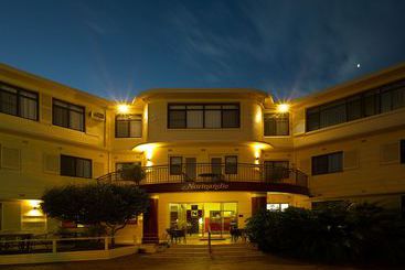 מוטל Normandie Inn & Function Centre