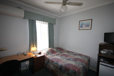 모텔 Normandie Inn & Function Centre