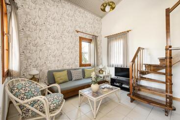 아파트호텔 Trikorfo Beach