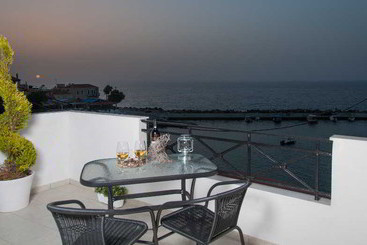 هتل Castello Apartments