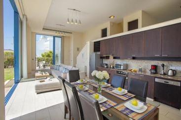 هتل Infinity Villa