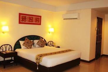 ホテル Losari Beach