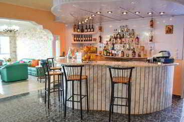 هتل Mikes Apartments