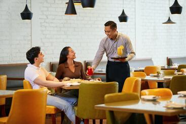 בית מלון כפרי Renaissance Johor Bahru