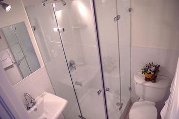 호텔 Urban Living Suites