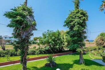 Jonathan Studio Apartments